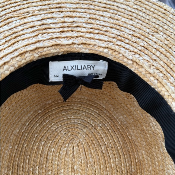 Aritzia Natural Straw Hat - Picture 4 of 4